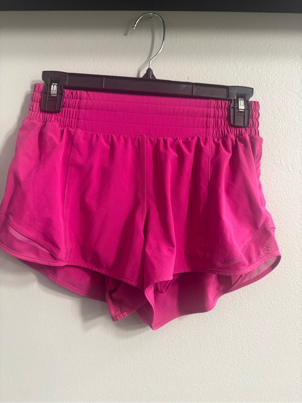 Lululemon Athletic Hot Pink Women's Running Shorts hotty hot 4